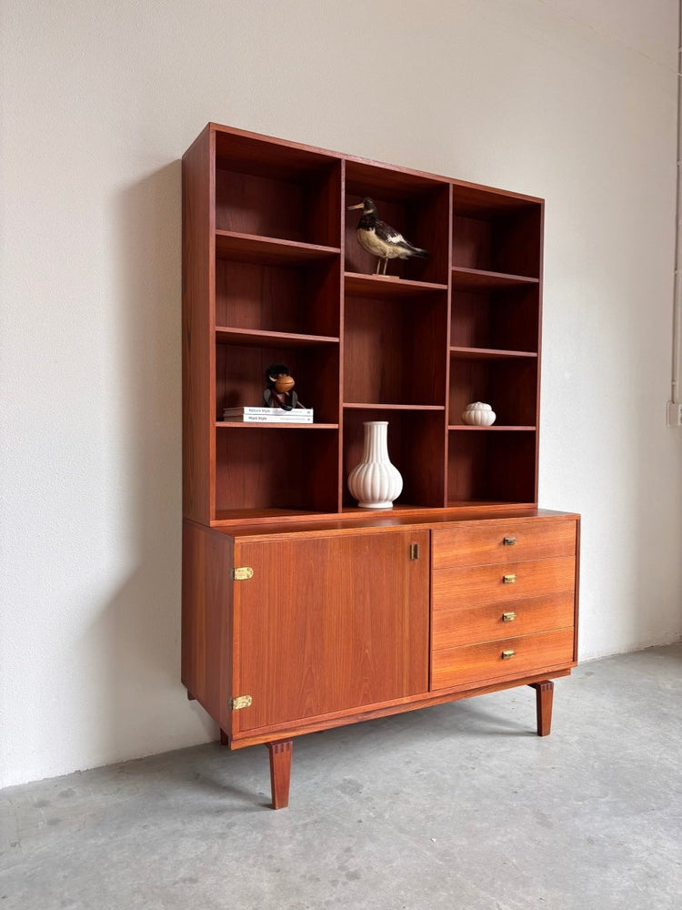 
                  
                    Vintage boeken - wandkast Peter Løvig teak - LOUI.STORE
                  
                