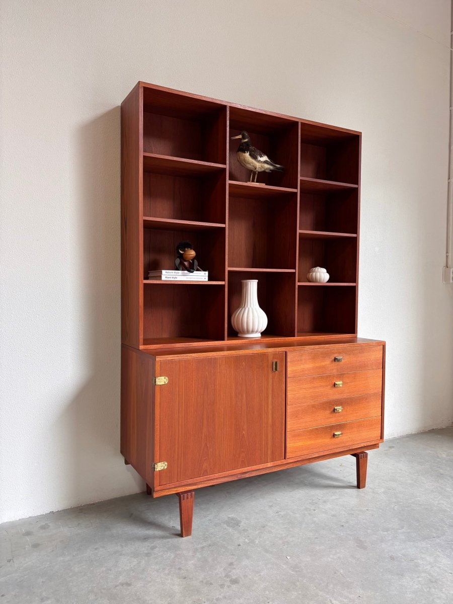 
                  
                    Vintage boeken - wandkast Peter Løvig teak - LOUI.STORE
                  
                