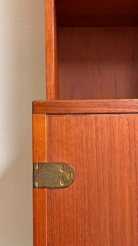 
                  
                    Vintage boeken - wandkast Peter Løvig teak - LOUI.STORE
                  
                