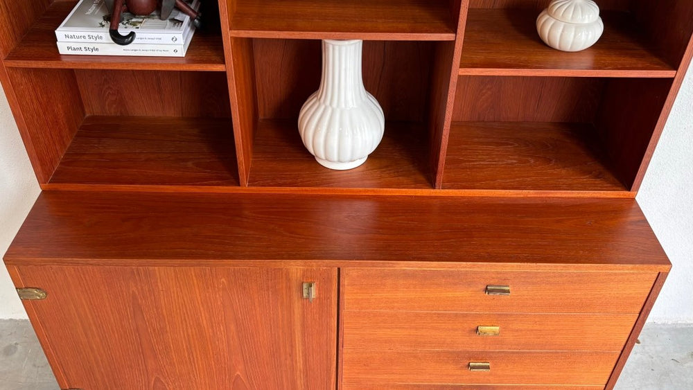 
                  
                    Vintage boeken - wandkast Peter Løvig teak - LOUI.STORE
                  
                