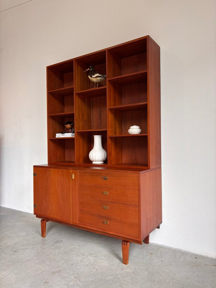 
                  
                    Vintage boeken - wandkast Peter Løvig teak - LOUI.STORE
                  
                