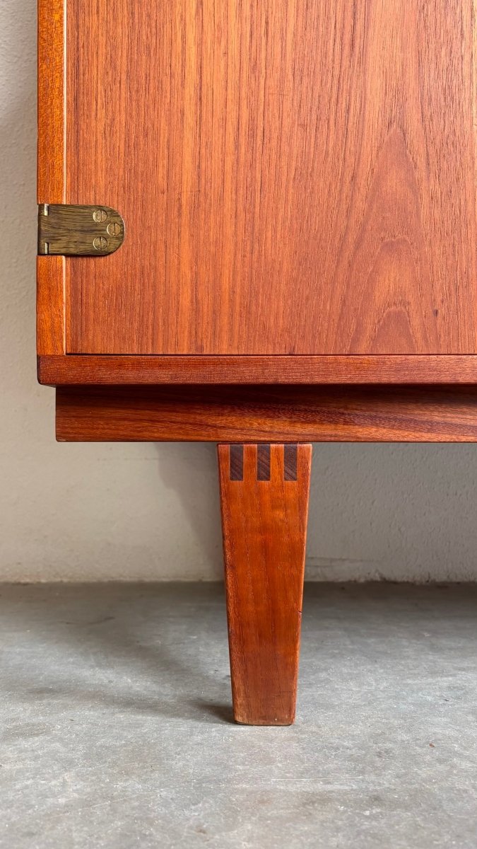 
                  
                    Vintage boeken - wandkast Peter Løvig teak - LOUI.STORE
                  
                