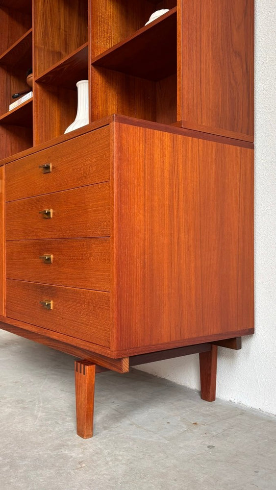 
                  
                    Vintage boeken - wandkast Peter Løvig teak - LOUI.STORE
                  
                