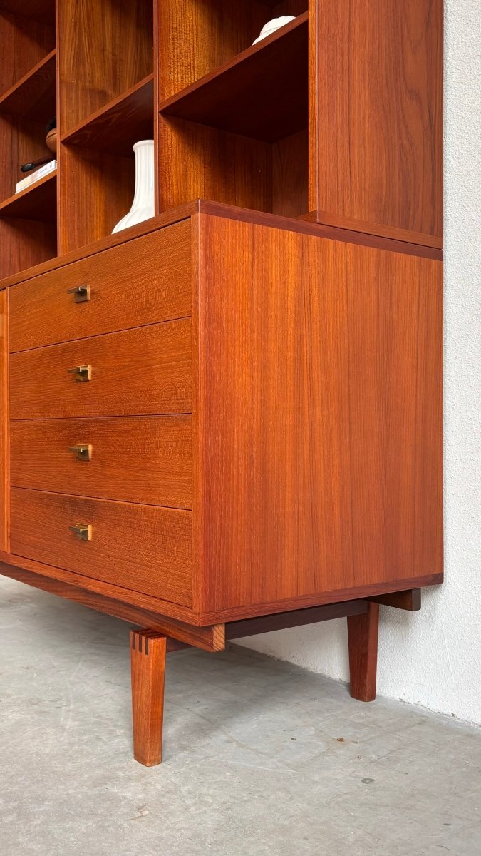 
                  
                    Vintage boeken - wandkast Peter Løvig teak - LOUI.STORE
                  
                