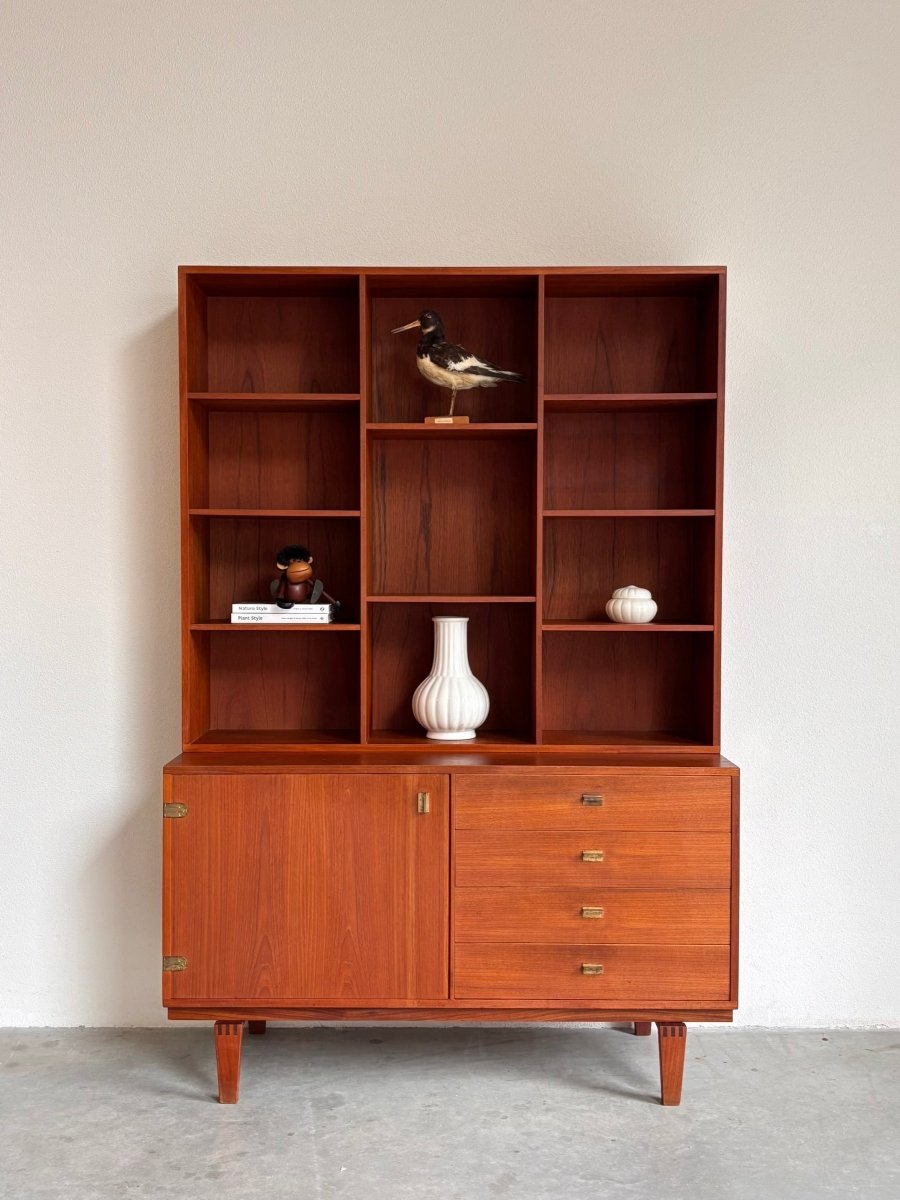 
                  
                    Vintage boeken - wandkast Peter Løvig teak - LOUI.STORE
                  
                