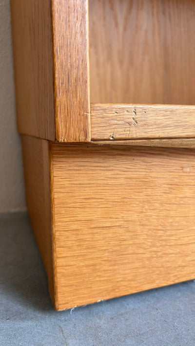 
                  
                    Vintage boekenkast bibliotheek Hundevad - LOUI.STORE
                  
                