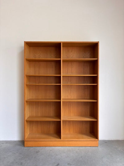 
                  
                    Vintage boekenkast bibliotheek Hundevad - LOUI.STORE
                  
                