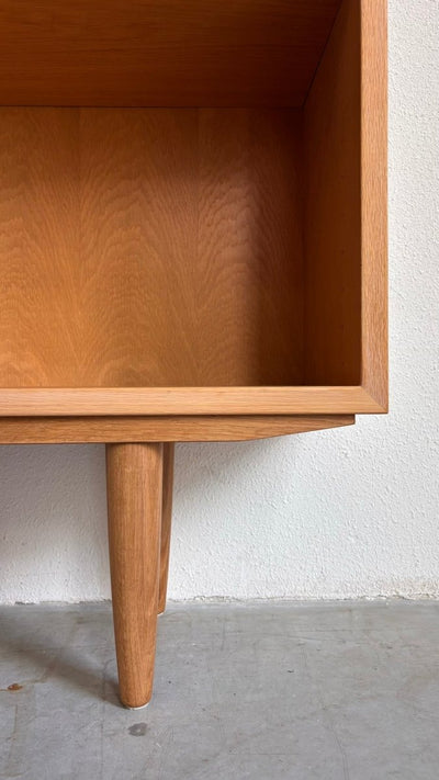 
                  
                    Vintage boekenkast Børge Mogensen eiken - LOUI.STORE
                  
                