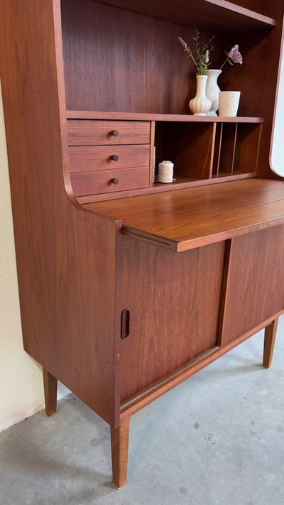 
                  
                    Vintage boekenkast + bureau - LOUI.STORE
                  
                