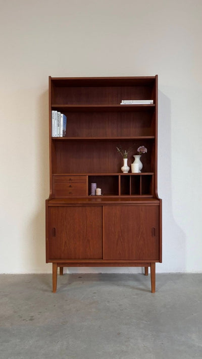 
                  
                    Vintage boekenkast + bureau - LOUI.STORE
                  
                