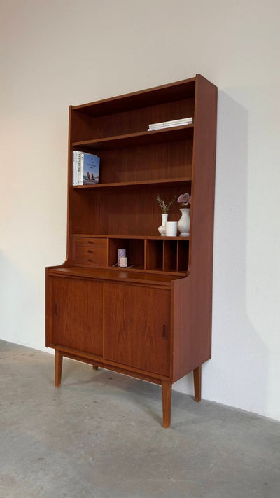 
                  
                    Vintage boekenkast + bureau - LOUI.STORE
                  
                