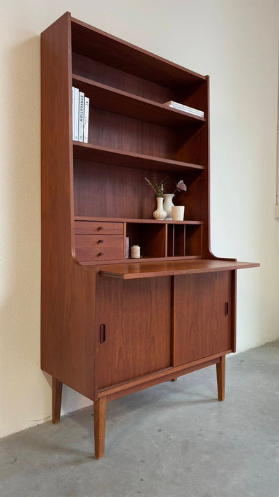 
                  
                    Vintage boekenkast + bureau - LOUI.STORE
                  
                