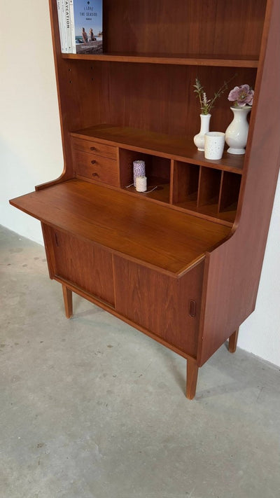 
                  
                    Vintage boekenkast + bureau - LOUI.STORE
                  
                