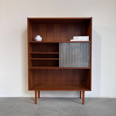 Vintage boekenkast glazen deurtjes - LOUI.STORE