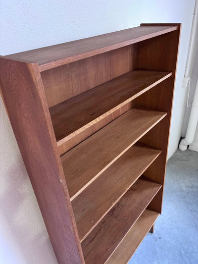 
                  
                    Vintage boekenkast hoog eiken - LOUI.STORE
                  
                