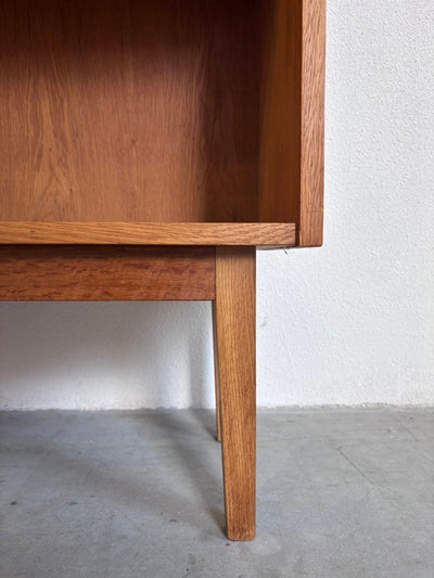 
                  
                    Vintage boekenkast hoog eiken - LOUI.STORE
                  
                