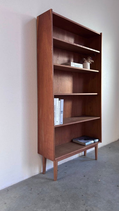 
                  
                    Vintage boekenkast hoog eiken - LOUI.STORE
                  
                