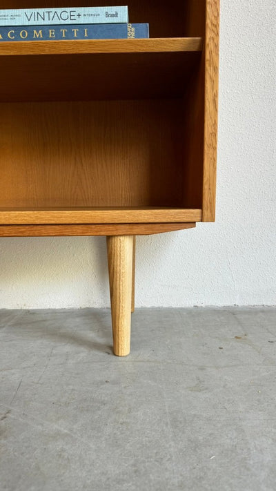 
                  
                    Vintage boekenkast Hundevad eiken - LOUI.STORE
                  
                