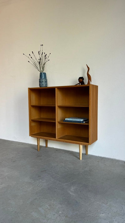 
                  
                    Vintage boekenkast Hundevad eiken - LOUI.STORE
                  
                