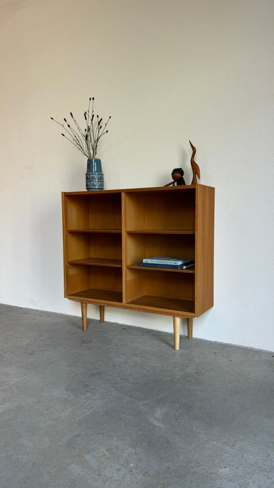 
                  
                    Vintage boekenkast Hundevad eiken - LOUI.STORE
                  
                