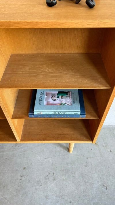 
                  
                    Vintage boekenkast Hundevad eiken - LOUI.STORE
                  
                