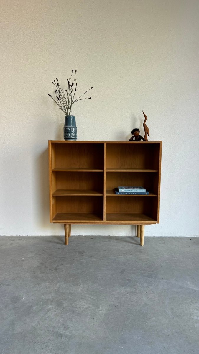 
                  
                    Vintage boekenkast Hundevad eiken - LOUI.STORE
                  
                