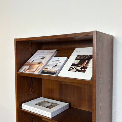 
                  
                    Vintage boekenkast Hundevad in Wenger met display - LOUI.STORE
                  
                