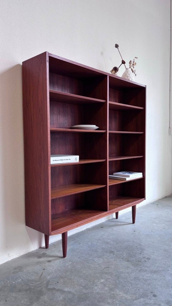 
                  
                    Vintage boekenkast Hundevad teak - LOUI.STORE
                  
                