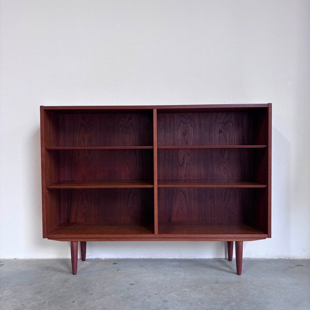 
                  
                    Vintage boekenkast Hundevad teak - LOUI.STORE
                  
                