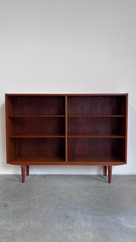 
                  
                    Vintage boekenkast Hundevad teak - LOUI.STORE
                  
                