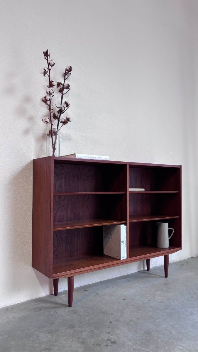 
                  
                    Vintage boekenkast Hundevad teak - LOUI.STORE
                  
                