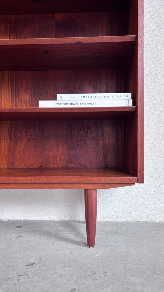 
                  
                    Vintage boekenkast Hundevad teak - LOUI.STORE
                  
                