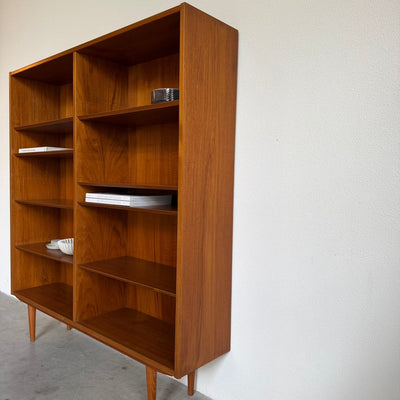 
                  
                    Vintage boekenkast Hundevad teak XL - LOUI
                  
                