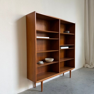 
                  
                    Vintage boekenkast Hundevad teak XL - LOUI
                  
                