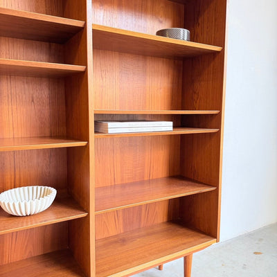 
                  
                    Vintage boekenkast Hundevad teak XL - LOUI
                  
                