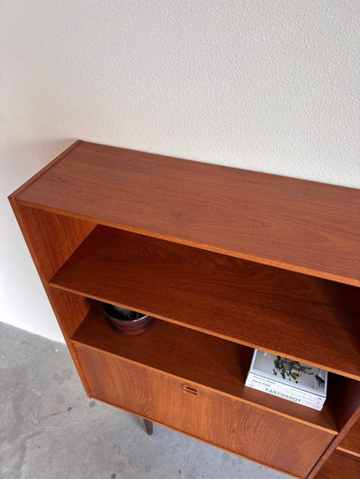 
                  
                    Vintage boekenkast klep teak 180cm - LOUI.STORE
                  
                