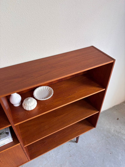 
                  
                    Vintage boekenkast klep teak 180cm - LOUI.STORE
                  
                