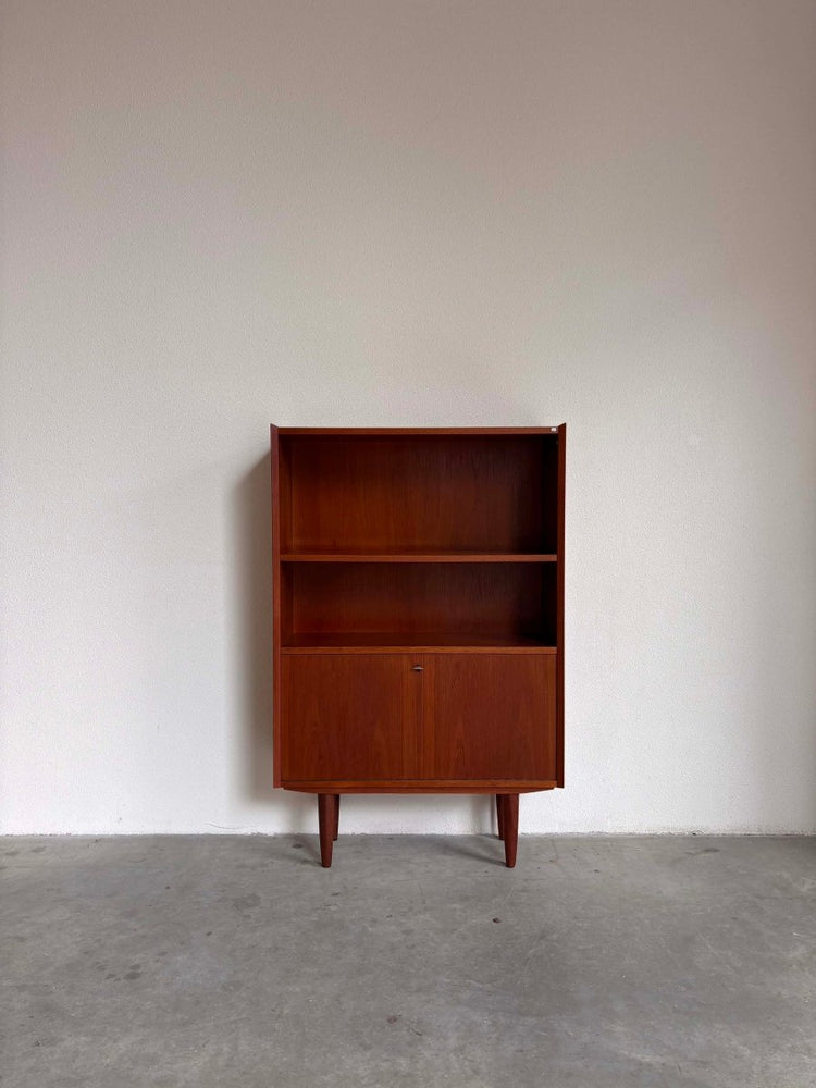 
                  
                    Vintage boekenkast klep teak - LOUI.STORE
                  
                