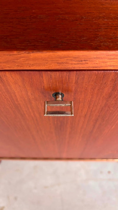 
                  
                    Vintage boekenkast klep teak - LOUI.STORE
                  
                