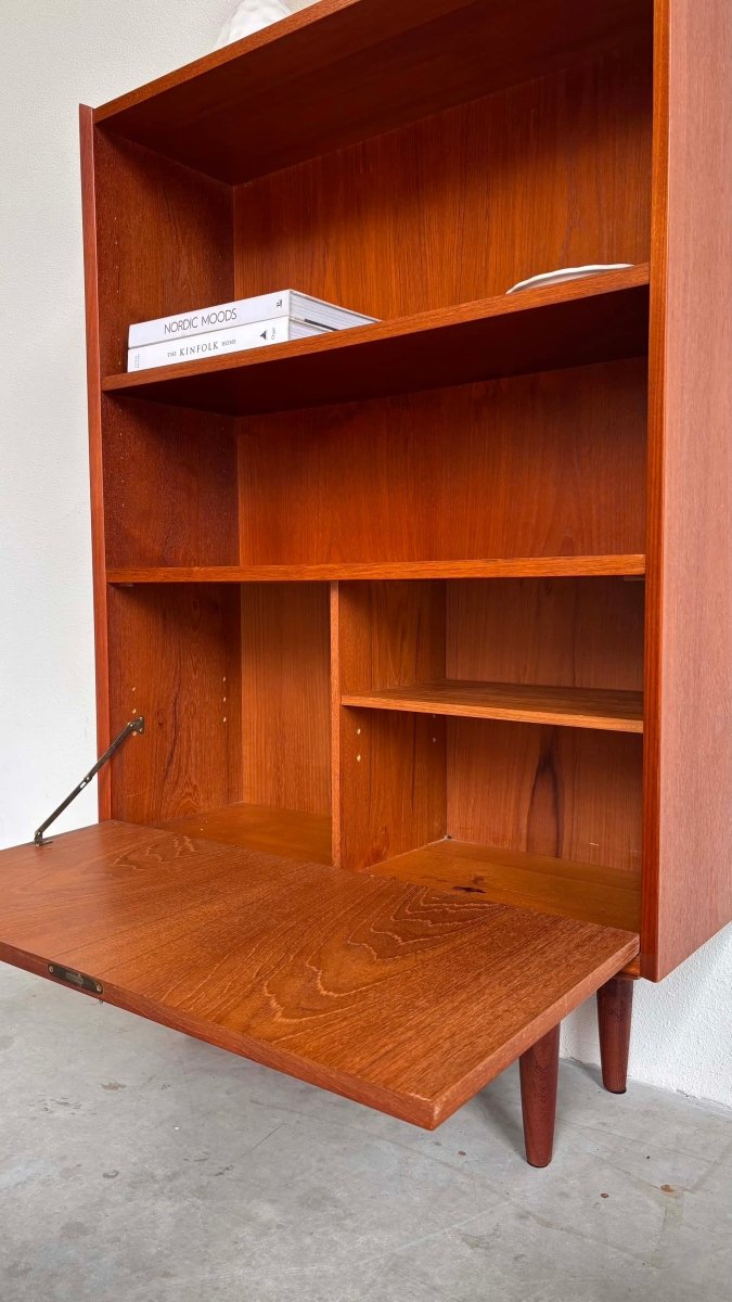 
                  
                    Vintage boekenkast klep teak - LOUI.STORE
                  
                