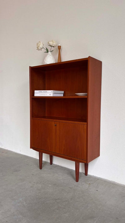 
                  
                    Vintage boekenkast klep teak - LOUI.STORE
                  
                
