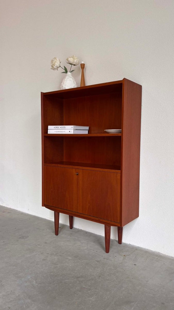 
                  
                    Vintage boekenkast klep teak - LOUI.STORE
                  
                