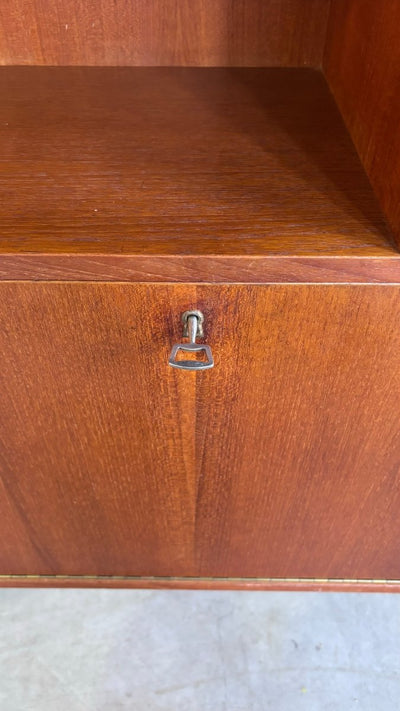 
                  
                    Vintage boekenkast klep + vakken - LOUI.STORE
                  
                