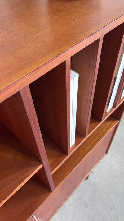 
                  
                    Vintage boekenkast klep + vakken - LOUI.STORE
                  
                