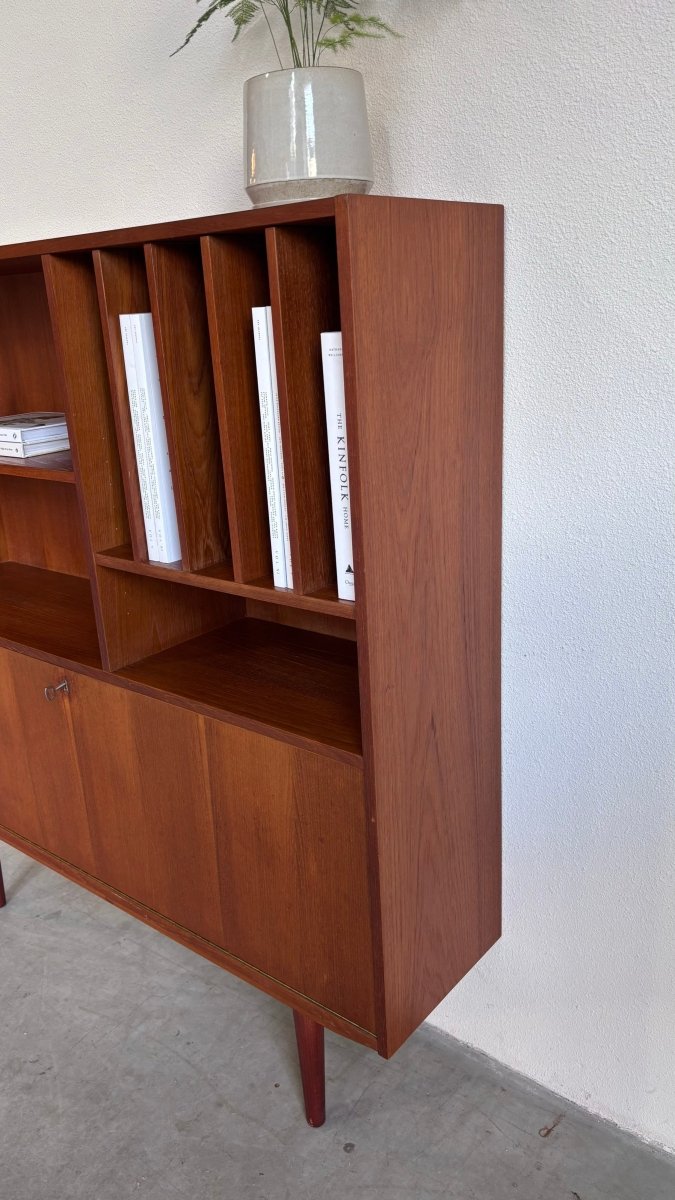 
                  
                    Vintage boekenkast klep + vakken - LOUI.STORE
                  
                