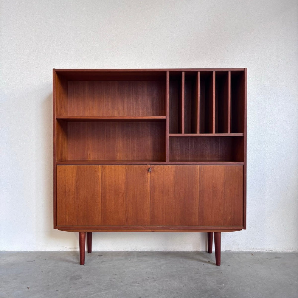 
                  
                    Vintage boekenkast klep + vakken - LOUI.STORE
                  
                