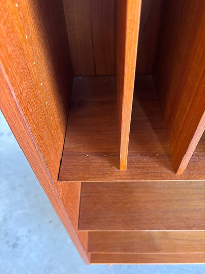 
                  
                    Vintage boekenkast lp vakken - LOUI.STORE
                  
                