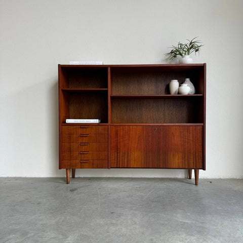 Vintage boekenkast met klep en lades teak - LOUI.STORE
