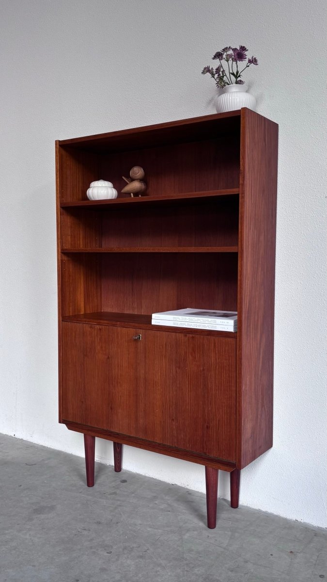 
                  
                    Vintage boekenkast met klep - LOUI.STORE
                  
                
