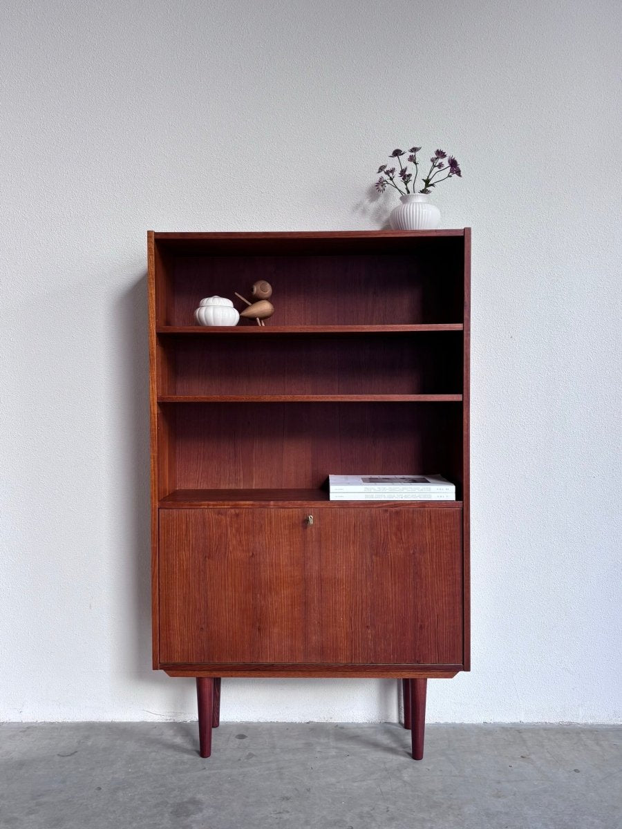 
                  
                    Vintage boekenkast met klep - LOUI.STORE
                  
                
